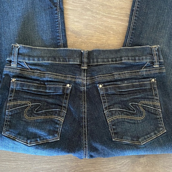 White House Black Market Flare Jeans 8R - Picture 3 of 3